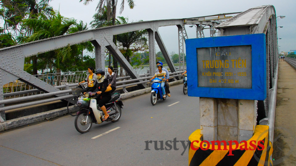 Truong Tien Bridge Hue - by a monument to 8 Buddhist protestors murdered by Ngo Dinh Can's forces.